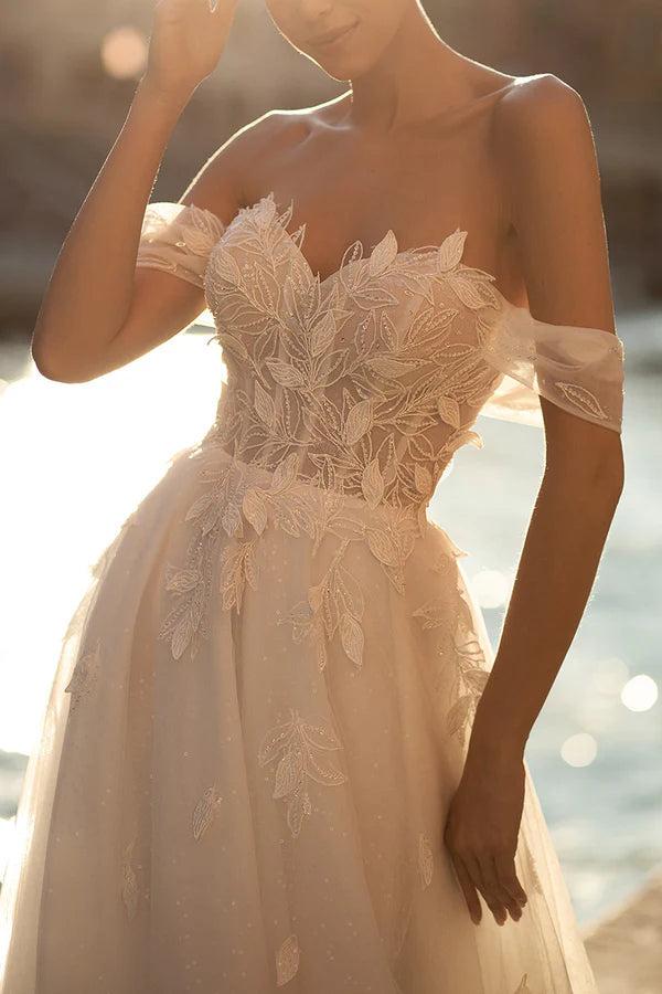 Abito da sposa in stile country con scollo a cuore e scollo a V